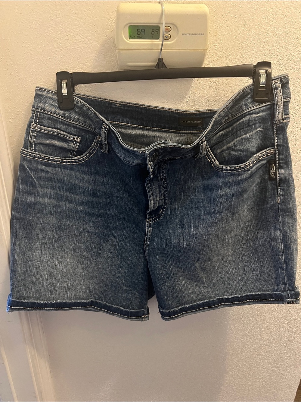 Silver Jeans Women's Faded Blue Denim Shorts cuffed